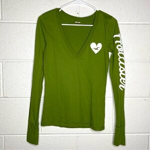 < Y2K Hollister Green V-Neck Long Sleeve Tee >